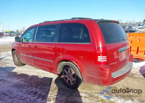 2009 Chrysler Town & Country Touring z USA, uszkodzony, nr VIN 2A8HR54179R640968